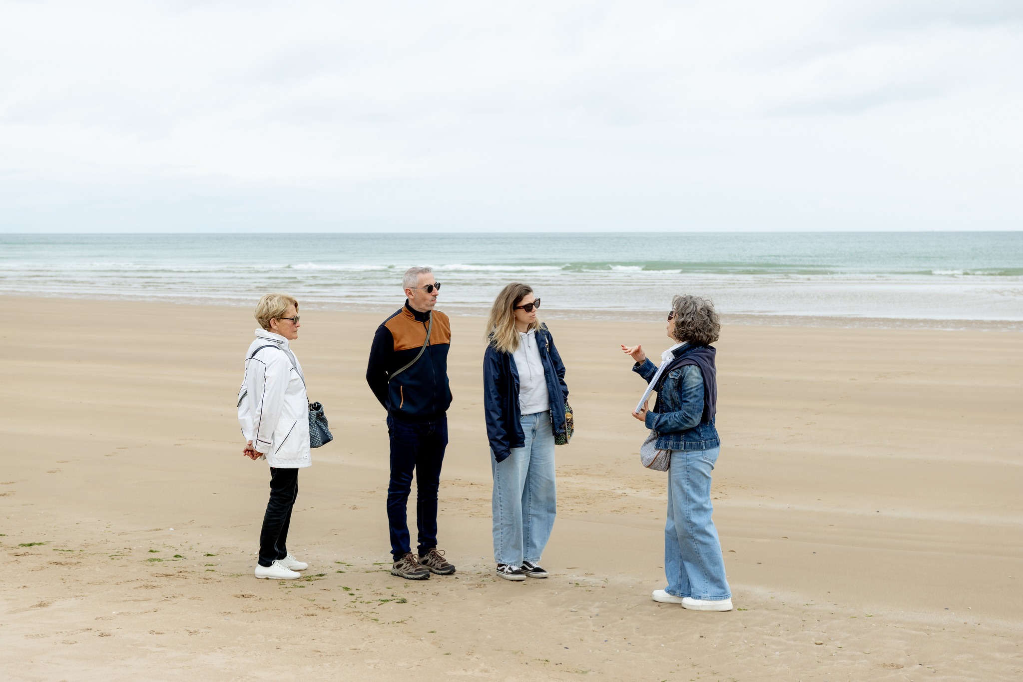 Private guide explaining the history of Omaha Beach to a small group during a guided Normandy D-Day tour.